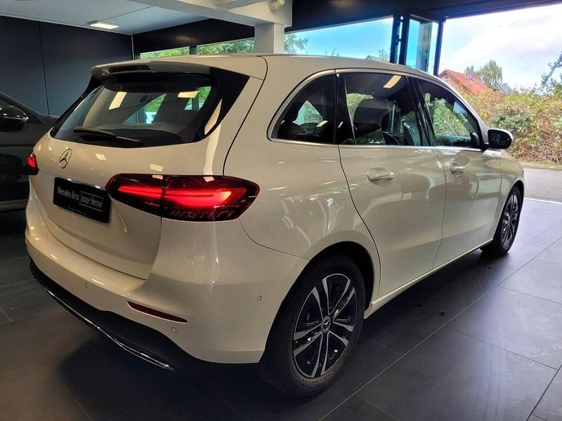 Gebraucht Mercedes B200 Advanced 164 PS (120 kW) 2024 Unilack polarweiß Van / Kleinbus