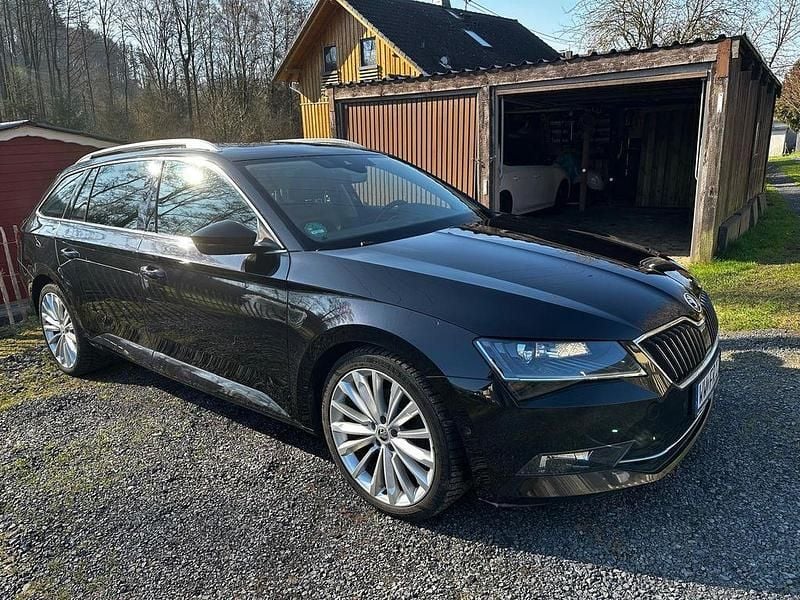 Gebraucht Skoda Superb Style 190 PS (139 kW) 2015 Schwarz Kombi