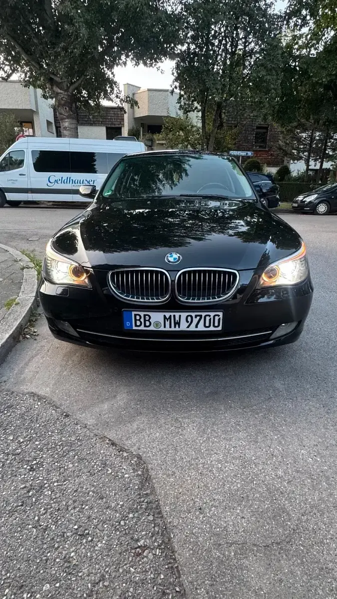 Gebraucht BMW 523 190 PS (139 kW) 2007 Schwarz Kombi