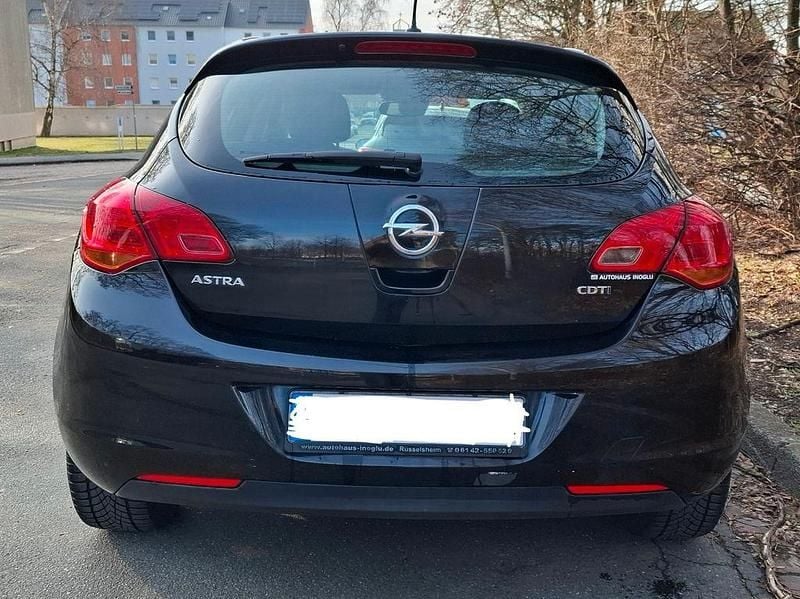 Gebraucht Opel Astra Selection 110 PS (80 kW) 2011 Schwarz Limousine