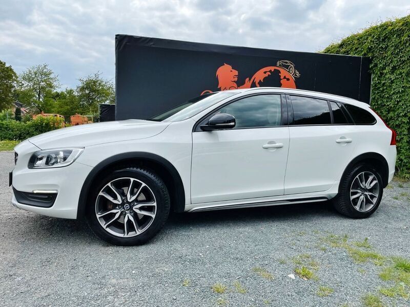 Gebraucht Volvo V60 190 PS (139 kW) 2017 Weiß Kombi