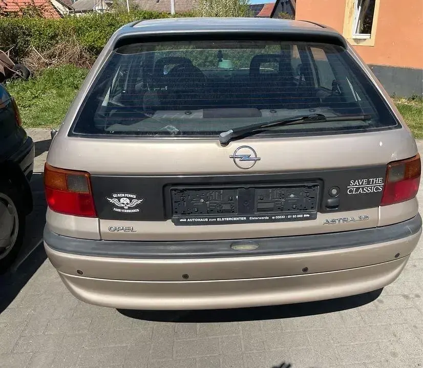 Używany Opel Astra 75 KM (55 kW) 1997 Złoty Coupe