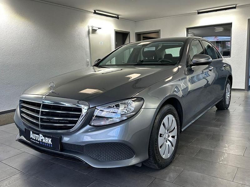 Gebraucht Mercedes E200 Avantgarde 184 PS (135 kW) 2016 Selenitgrau Limousine