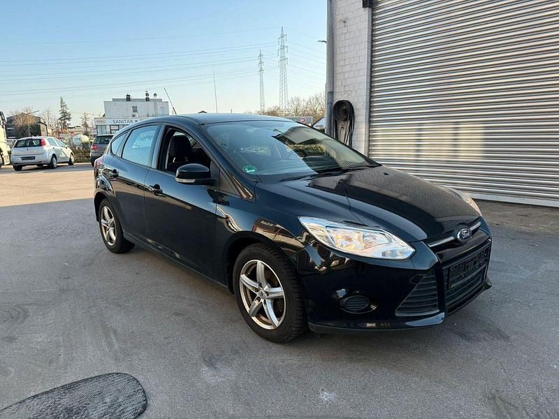Gebraucht Ford Focus Trend 101 PS (74 kW) 2013 Schwarz Limousine