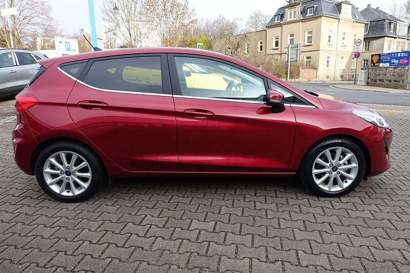 Gebraucht Ford Fiesta Titanium 95 PS (69 kW) 2020 Rubyrot Kleinwagen