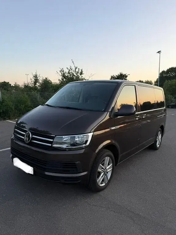 Gebraucht VW Multivan 150 PS (110 kW) 2018 Braun Van / Kleinbus