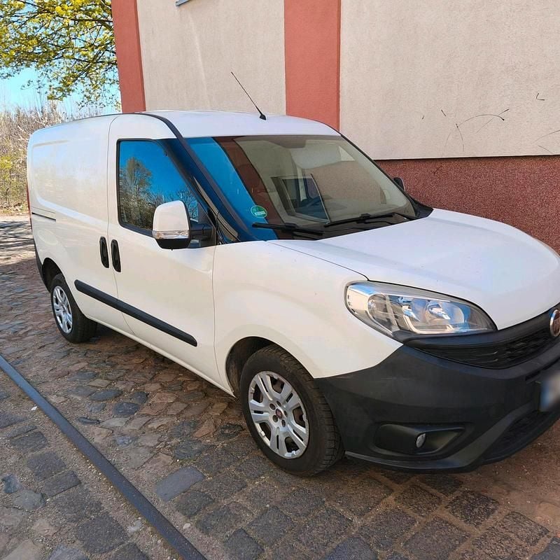 Gebraucht Fiat Doblò 101 PS (74 kW) 2016 Weiß Van / Kleinbus