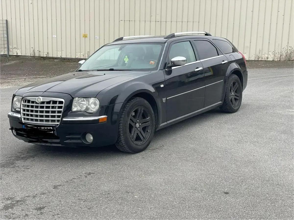 Używany Chrysler 300C 218 KM (160 kW) 2007 Czarny Kombi