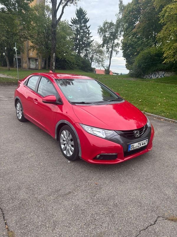 Rot Gebraucht 2013 Honda Civic Comfort Limousine | 5.900 € (Fairer Preis) - Bild 1/4