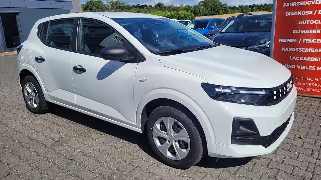 Neu Dacia Sandero 101 PS (74 kW) 2026 Weiß Limousine