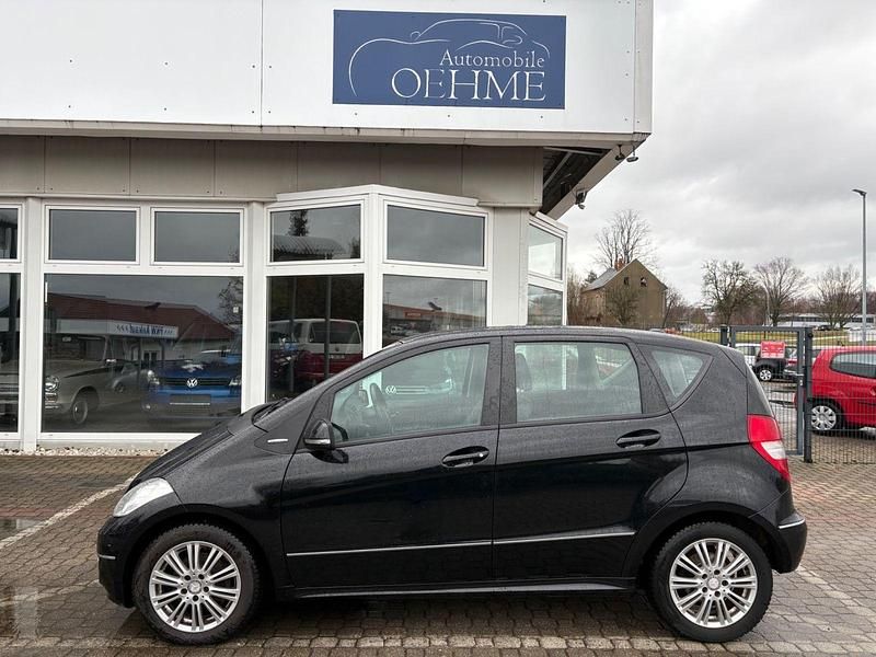 Gebraucht Mercedes A180 109 PS (80 kW) 2012 Schwarz Kleinwagen