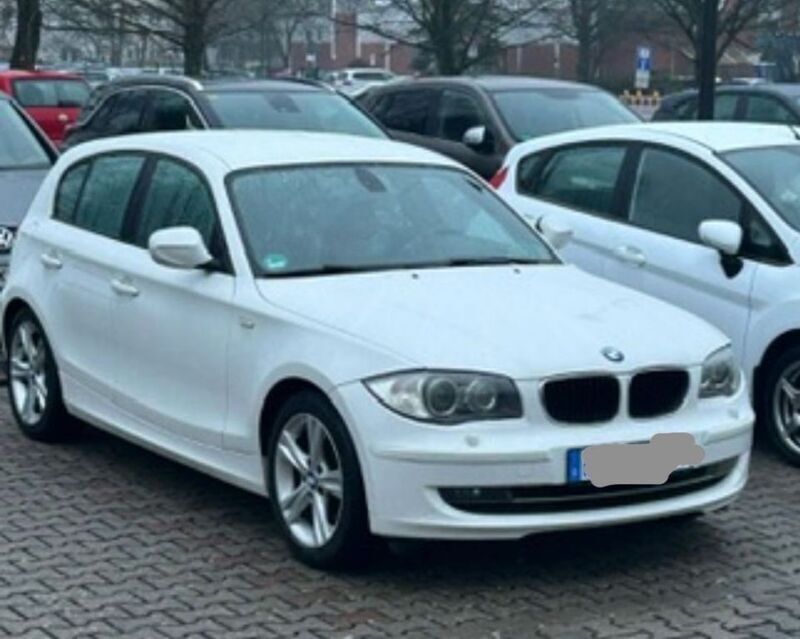 Weiß Gebraucht 2011 BMW 118 Sport Line Kleinwagen | 6.000 € (Guter Preis) - Bild 1/4