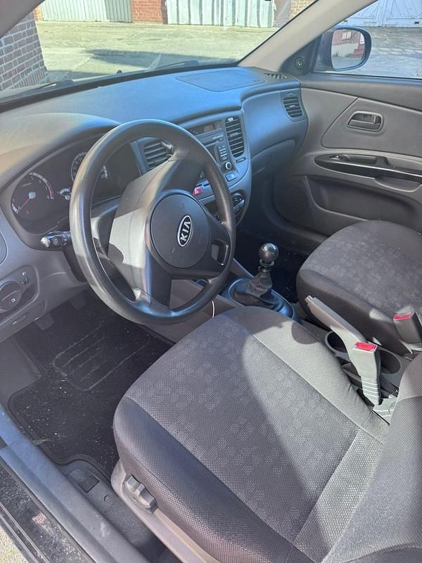 Gebraucht Kia Rio 97 PS (71 kW) 2009 Schwarz Kleinwagen