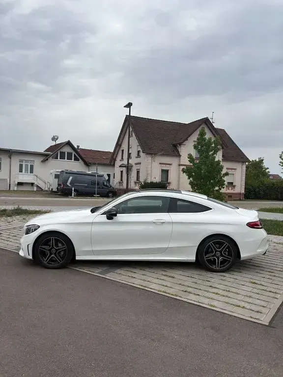 Gebraucht Mercedes C300 AMG line 258 PS (189 kW) 2022 Weiß Coupé
