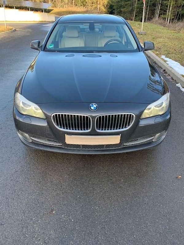 Gebraucht BMW 520 184 PS (135 kW) 2012 Grau Limousine