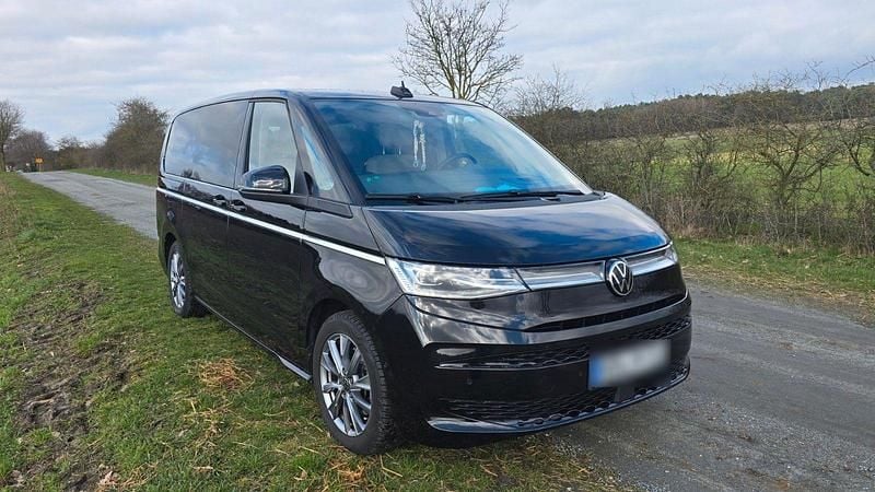 Gebraucht VW Multivan Style 150 PS (110 kW) 2023 Schwarz Van