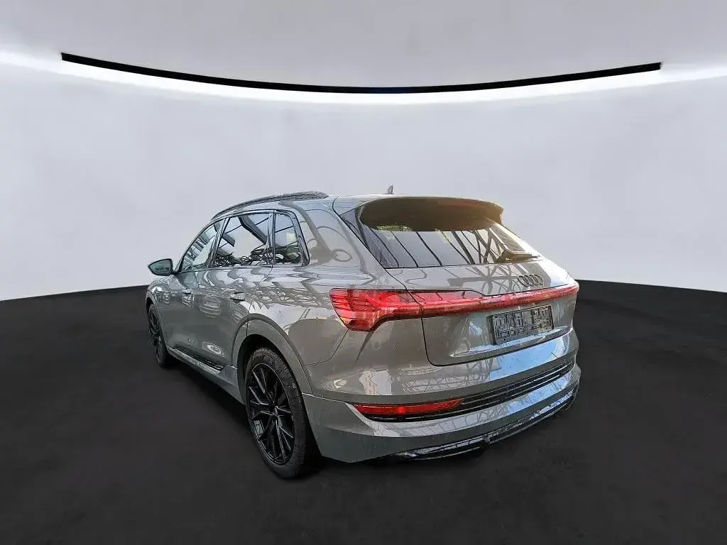 Używany Audi e-tron S-Line 300 kW (408 KM) 2022 Szary SUV