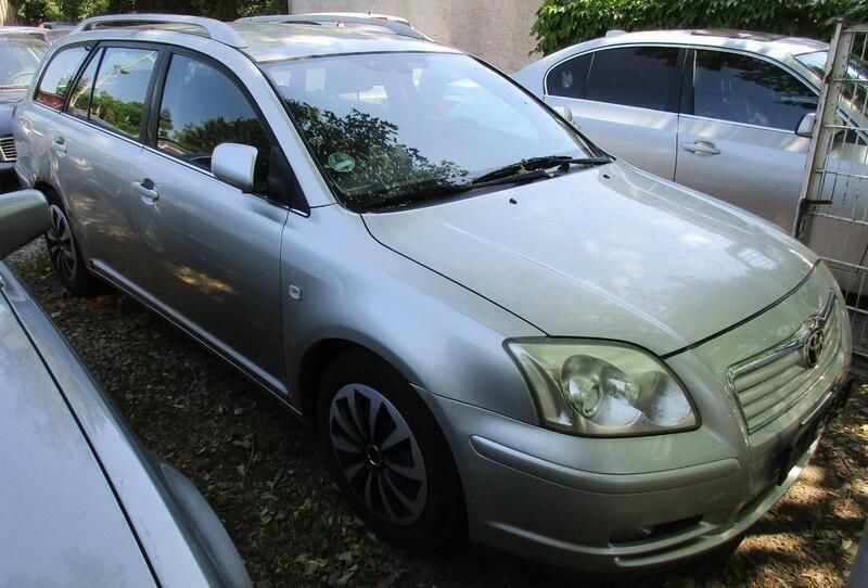 Grau Gebraucht 2005 Toyota Avensis Kombi | 1.450 € (Guter Preis) - Bild 1/4