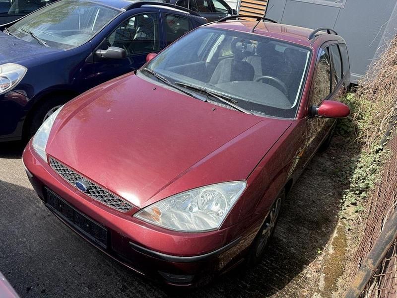 Second-hand Ford Focus Ghia 101 CP (74 kW) 2003 Roșu Berlinǎ