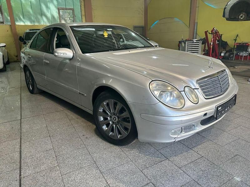 Silber Gebraucht 2003 Mercedes E200 Limousine | 2.990 € (Guter Preis) - Bild 1/4