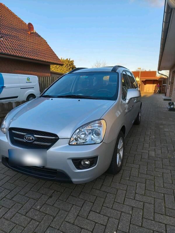 Grau Gebraucht 2009 Kia Carens Van / Kleinbus | 2.790 € (Teuer) - Bild 1/4