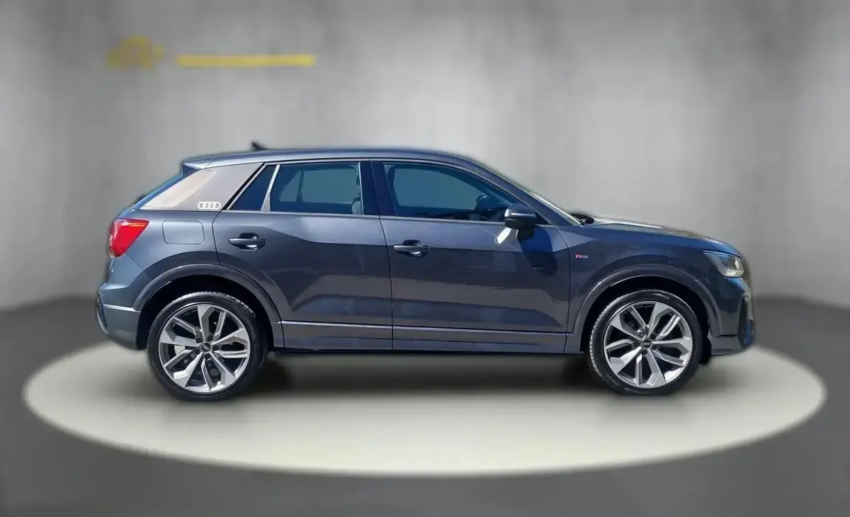 Gebraucht Audi Q2 S-Line 150 PS (110 kW) 2022 Grau SUV