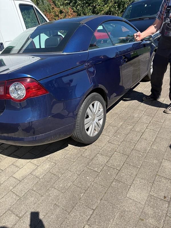 Blau Gebraucht 2007 VW Eos Cabrio | 1.600 € (Superpreis) - Bild 1/4