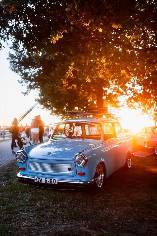 Blau Gebraucht 1990 Trabant 601 Limousine | 12.900 € - Bild 1/4