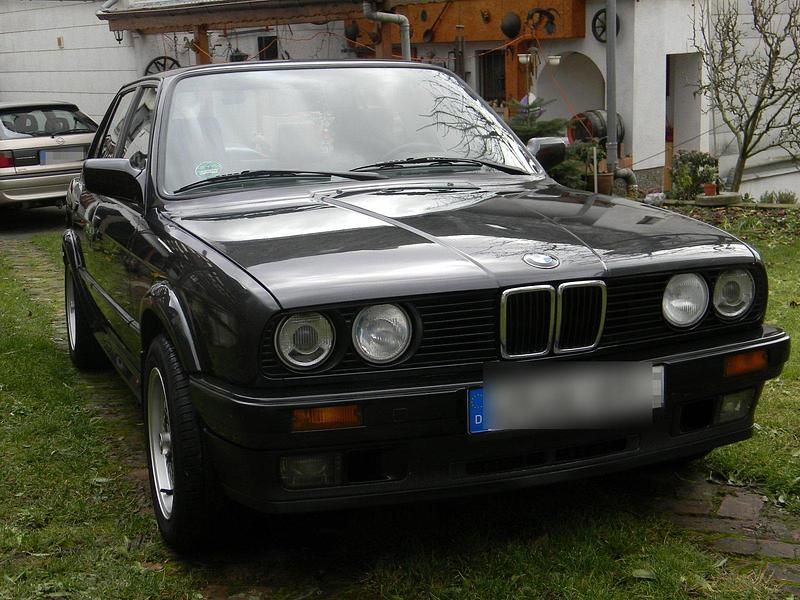 Gebraucht BMW 325 170 PS (125 kW) 1988 Schwarz Limousine