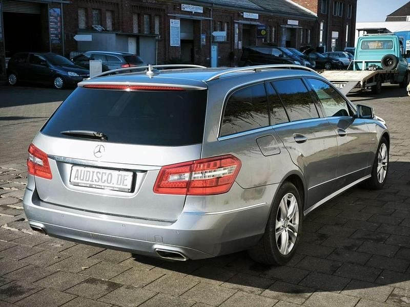 Gebraucht Mercedes E350 265 PS (194 kW) 2012 792 palladium silber Kombi