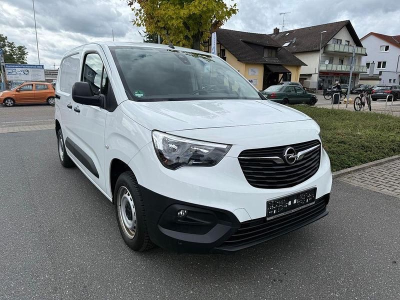Weiß Gebraucht 2022 Opel Combo Edition Van / Kleinbus | 9.400 € (Guter Preis) - Bild 1/4