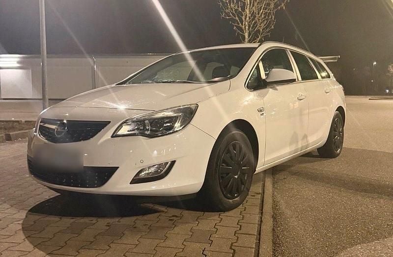Gebraucht Opel Astra Eco 140 PS (102 kW) 2012 Weiß Kombi
