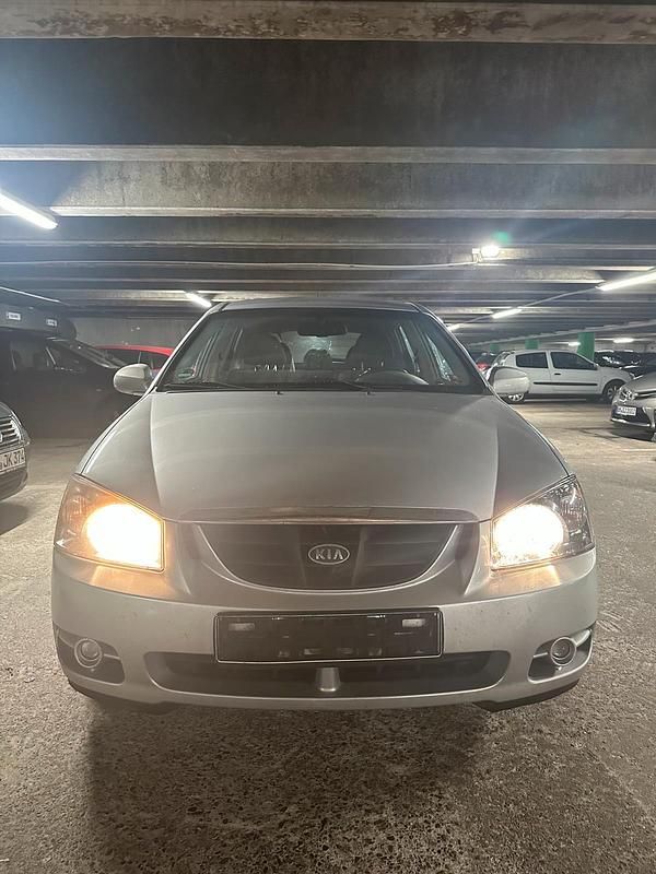 Grau Gebraucht 2006 Kia Cerato EX Kleinwagen | 2.200 € - Bild 1/4
