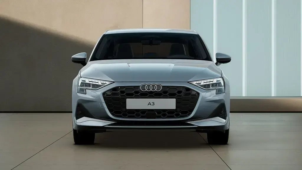 Usado Audi A3 Advanced 116 HP (85 kW) 2025 Cinzento Sedan