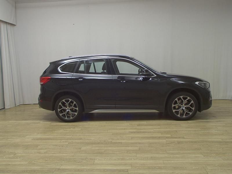 Schwarz Gebraucht 2021 BMW X1 xLine SUV | 17.980 € (Guter Preis) - Bild 1/4