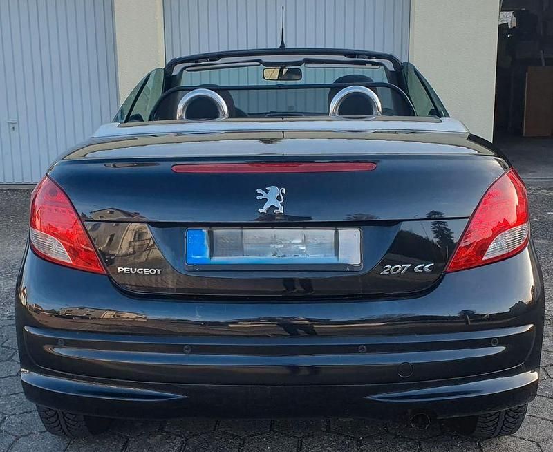 Gebraucht Peugeot 207 CC 120 PS (88 kW) 2011 Schwarz Cabrio