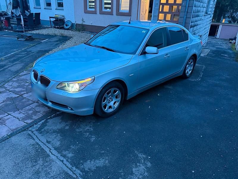 Gebraucht BMW 523 177 PS (130 kW) 2006 Silber Limousine