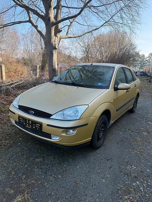 Gebraucht Ford Focus 102 PS (75 kW) 2000 Gold Limousine