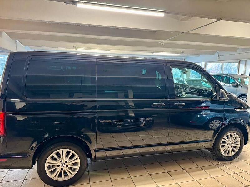 Gebraucht VW Multivan Trendline 150 PS (110 kW) 2021 Schwarz Van