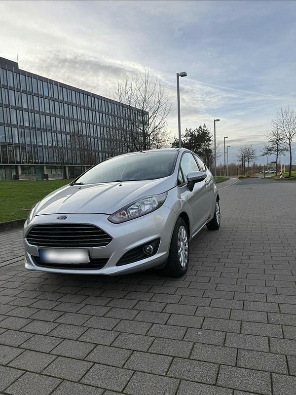 Gebraucht Ford Fiesta 101 PS (74 kW) 2014 Silber Kleinwagen