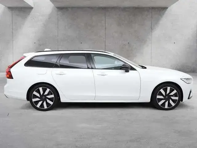 Second-hand Volvo V90 Plus 398 CP (292 kW) 2025 Alb Break