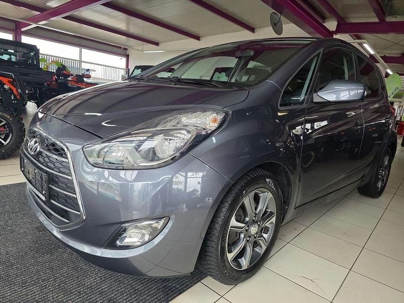 Gebraucht Hyundai ix20 Passion 90 PS (66 kW) 2016 Grau Kleinwagen