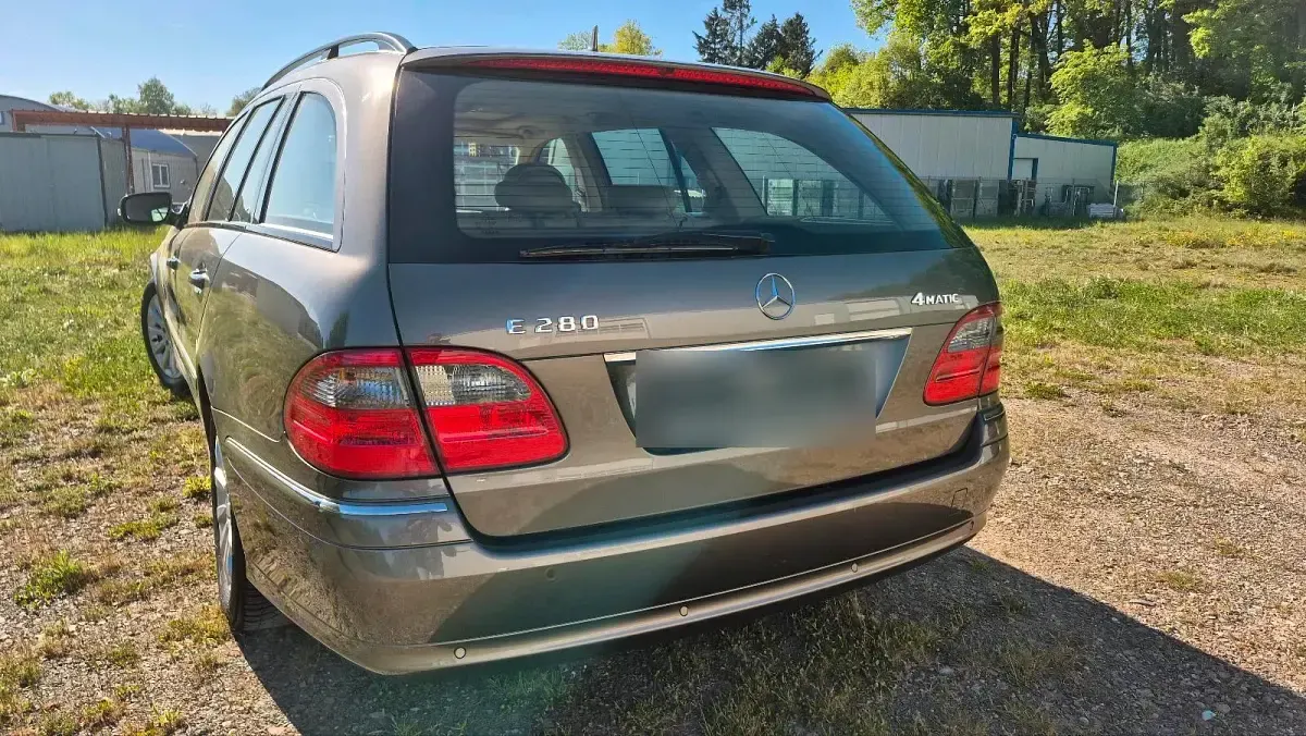 Używany Mercedes E280 Elegance 190 KM (139 kW) 2007 Andere farben Kombi