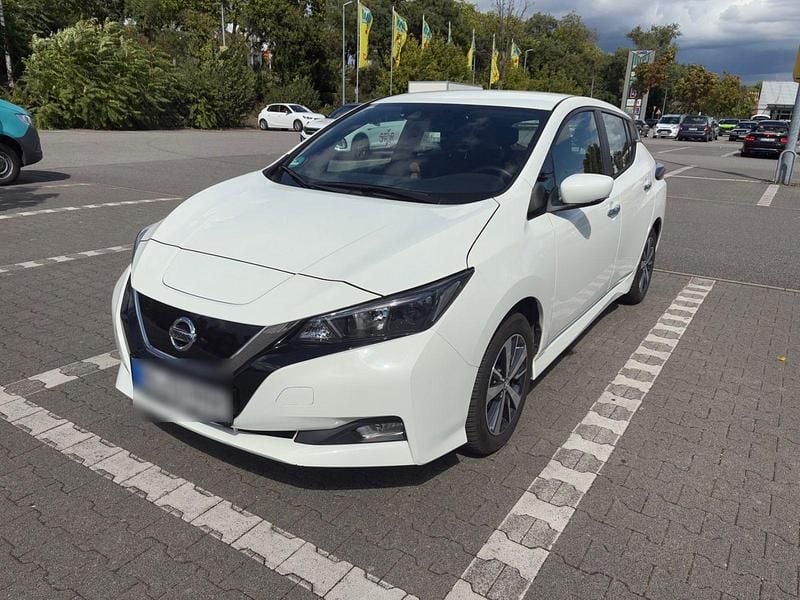 Weiß Gebraucht 2022 Nissan Leaf Kleinwagen | 15.600 € (Guter Preis) - Bild 1/4