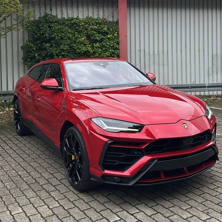 Rot Gebraucht 2022 Lamborghini Urus SUV | 279.000 € (Etwas zu teuer) - Bild 1/4