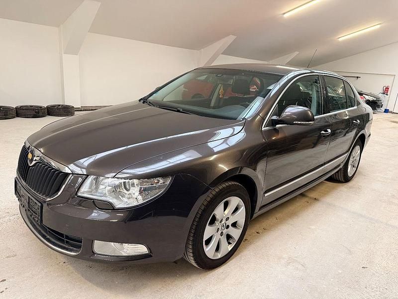Braun Gebraucht 2010 Skoda Superb Ambition Limousine | 4.400 € (Etwas zu teuer) - Bild 1/4