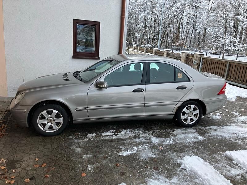 Gebraucht Mercedes C180 143 PS (105 kW) 2004 Gold Limousine