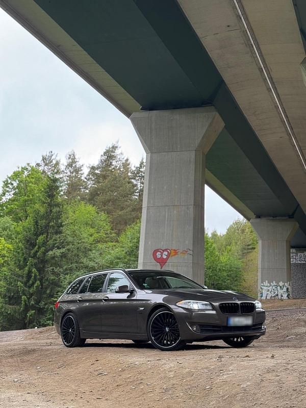 Gebraucht BMW 520 Luxury Line 184 PS (135 kW) 2013 Braun Kombi