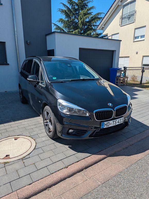 Schwarz Gebraucht 2018 BMW 218 Gran Tourer Sport Line Van / Kleinbus | 16.500 € (Superpreis) - Bild 1/4