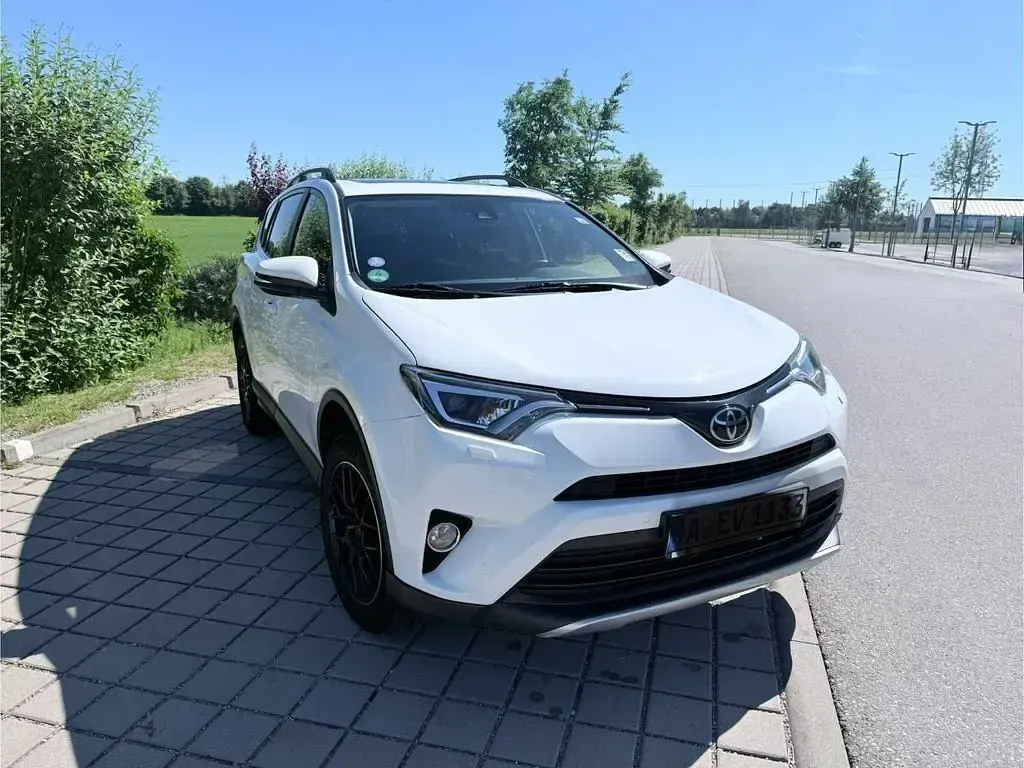 Gebraucht Toyota RAV4 Edition-S 152 PS (111 kW) 2017 Weiß SUV